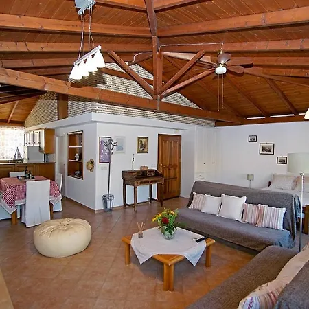 Apartman A View From The Attic Window. Kyparissia, Messinia Kipariszía