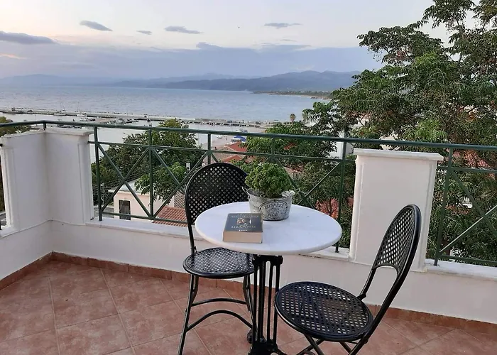 Apartman A View From The Attic Window. Kyparissia, Messinia Kipariszía