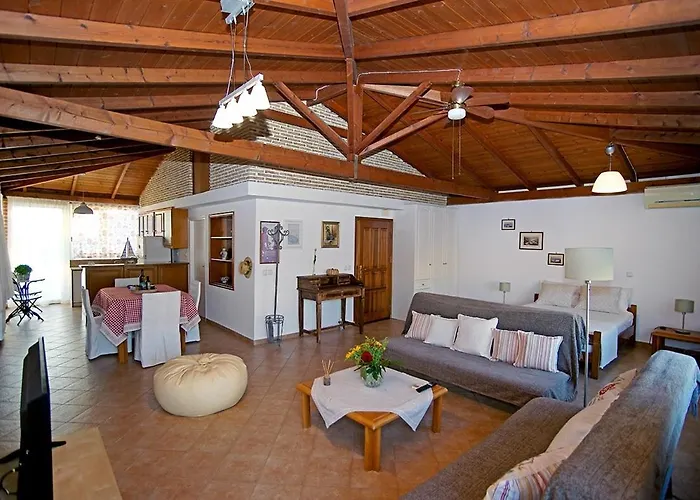 Apartman A View From The Attic Window. Kyparissia, Messinia Kipariszía