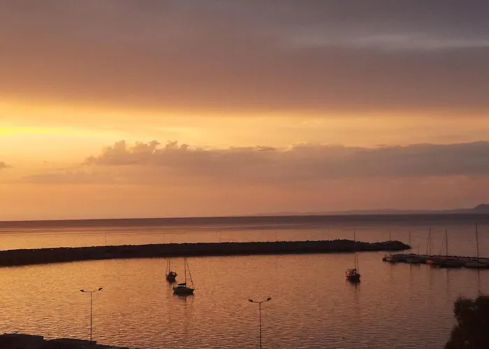 A View From The Attic Window. Kyparissia, Messinia Apartman