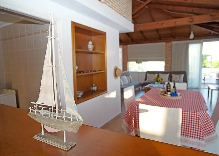 A View From The Attic Window. Kyparissia, Messinia Apartman *