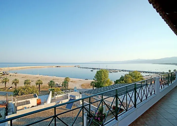 A View From The Attic Window. Kyparissia, Messinia Apartman