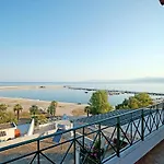 A View From The Attic Window. Kyparissia, Messinia Apartamento