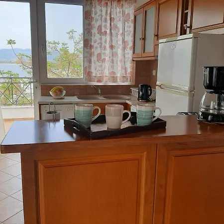 A View From The Attic Window. Kyparissia, Messinia Lägenhet