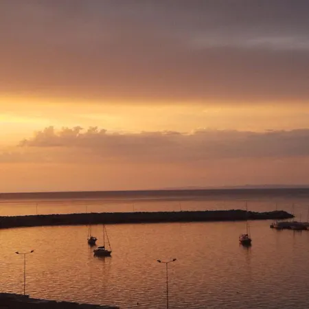 A View From The Attic Window. Kyparissia, Messinia Lägenhet