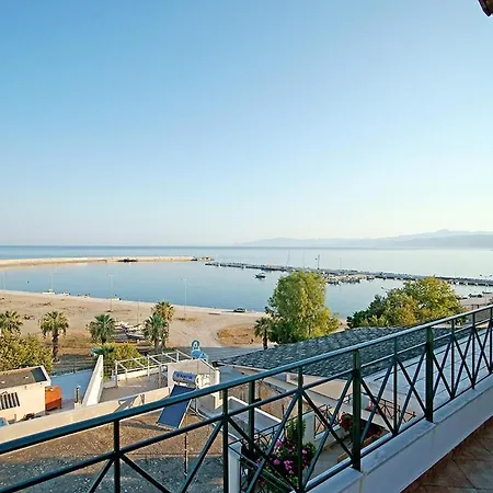 A View From The Attic Window. Kyparissia, Messinia דירה