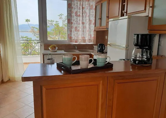 A View From The Attic Window. Kyparissia, Messinia Lägenhet