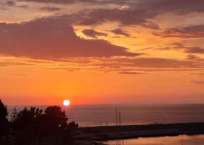 A View From The Attic Window. Kyparissia, Messinia Διαμέρισμα